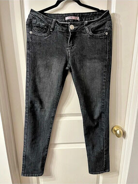 Brooklyn Girl Women's Skinny Jeans in Black